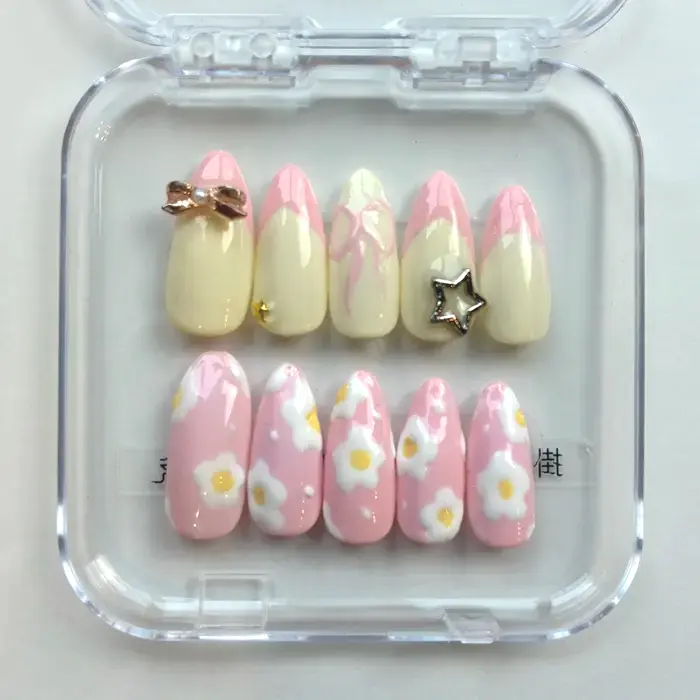 二子玉川のキッズネイル体験後に中学1年生・M.Gさんが自宅で完成させたネイルチップ作品